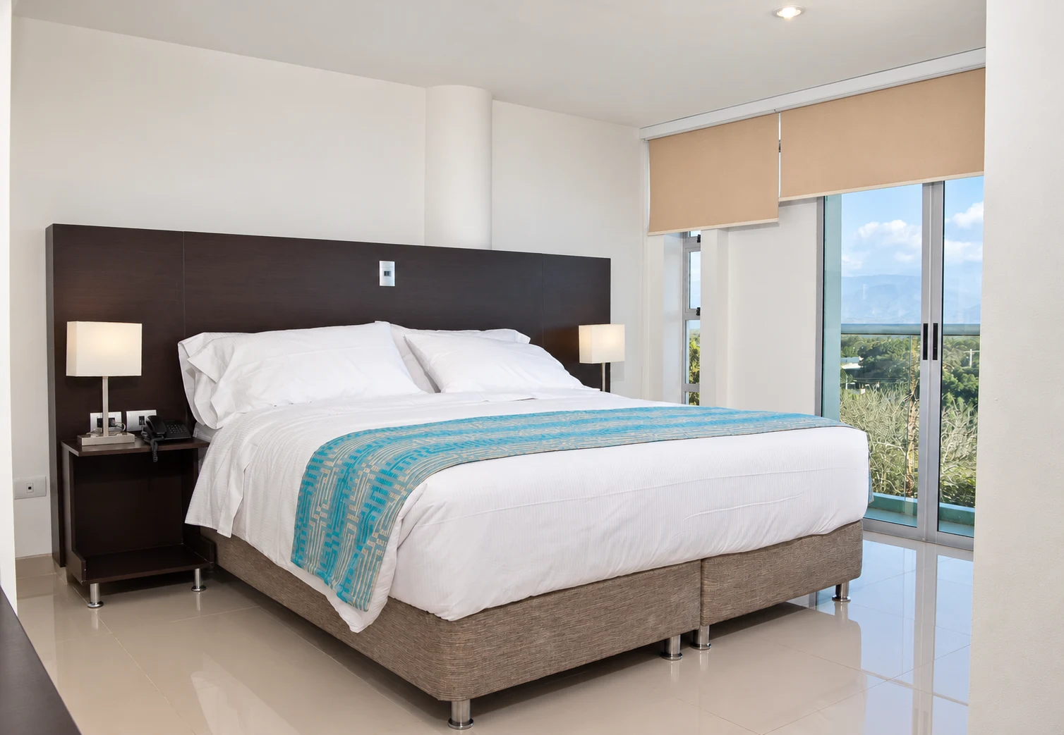 Habitación doble luminosa del Hotel Arisuan